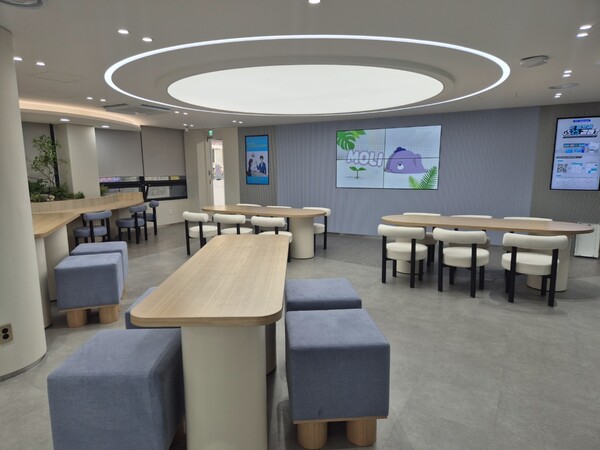 경남 김해 ‘외국인 중심 영업점’ 내부 [출처: 신한은행]