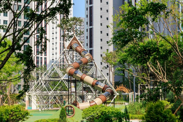 ‘빅 네트 플레이그라운드’ 미끄럼틀 (사진=현대건설)