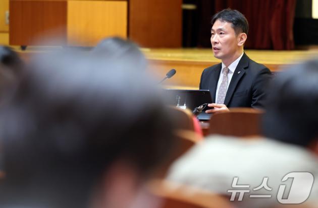 이복현 금융감독원장이 10일 오전 서울 영등포구 금감원에서 열린 2025년도 금융감독원 업무계획 기자간담회에 참석해 모두 발언하고 있다. 2025.2.10/뉴스1 ⓒ News1 이동해 기자