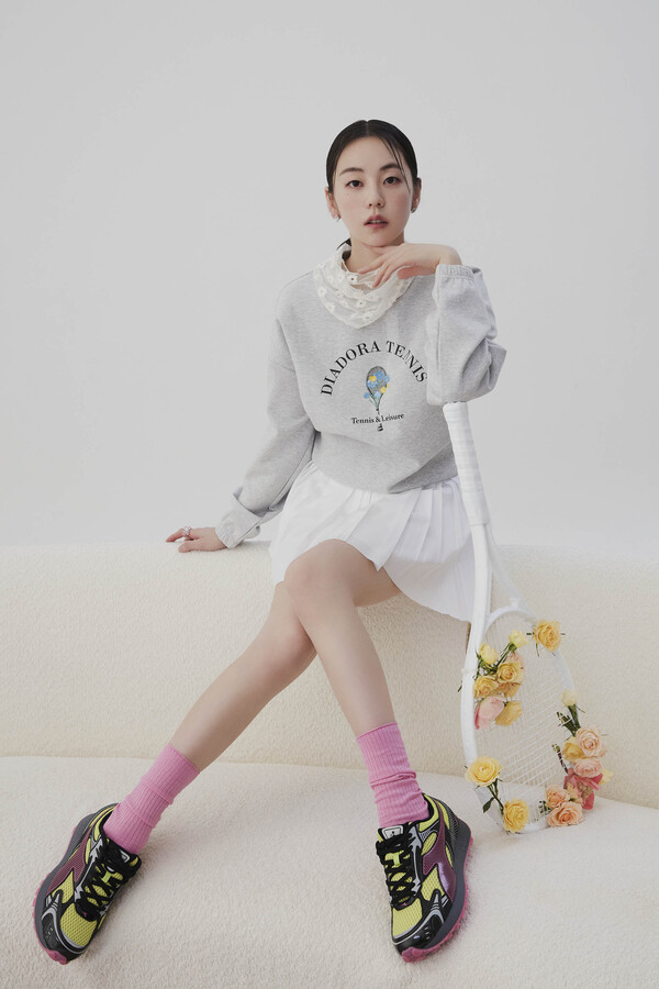 배우 안소희의 스니커즈 벨루나 화보 (사진=디아도라)