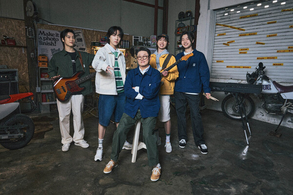 코닥어패럴이 가수 김현철과 신예 밴드 드래곤포니 함께 한 NEW 봄이 와 뮤직 라이브 클립을 공개했다. (사진=코닥어패럴)