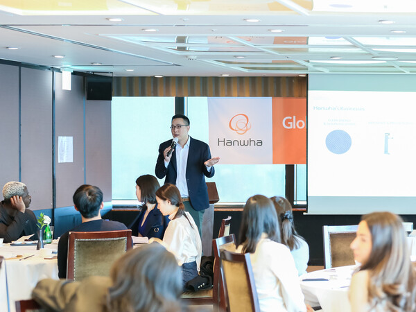 김동선 부사장이 스탠포드대 MBA 학생들의 질의에 답변하고 있다. (사진=한화호텔앤드리조트)