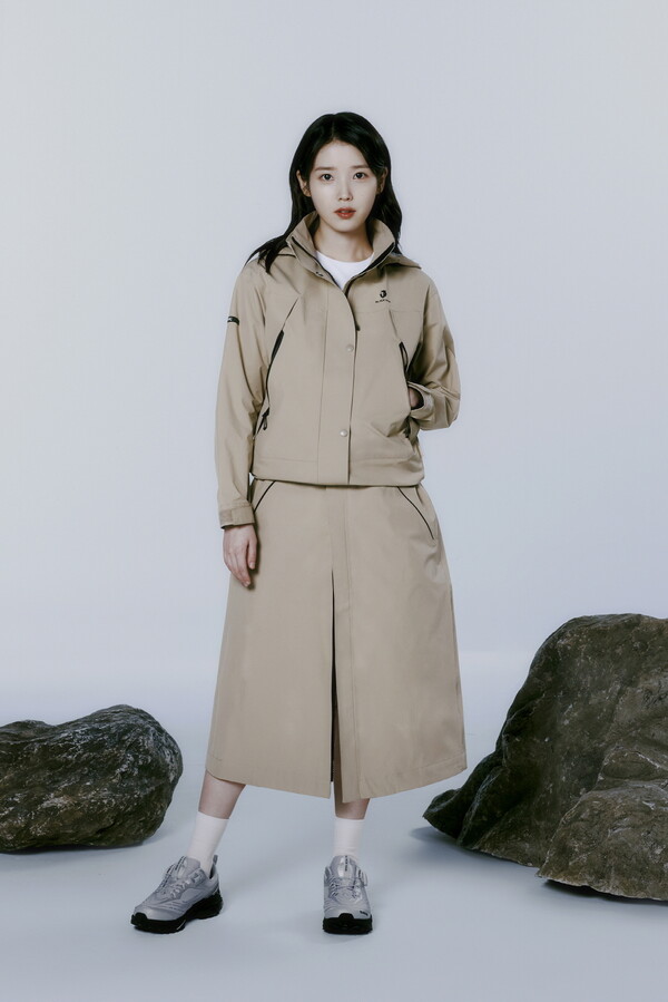 블랙야크 2025 봄 시즌 아이유 화보 (사진=블랙야크)