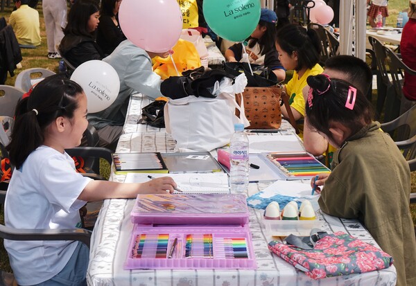 산이정원 ESG 페스티벌 사생대회에 참가한 어린이들 (사진=BS그룹)