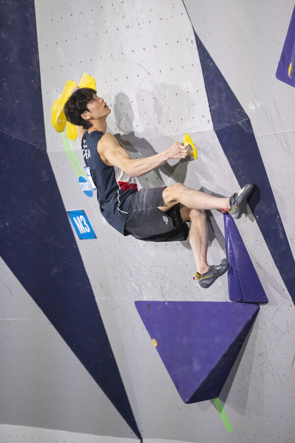 이도현 선수의 볼더 월드컵 경기 모습 (사진제공=대한산악연맹)