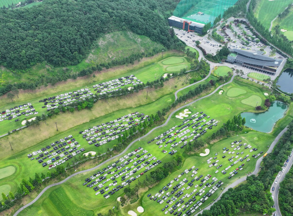 서원밸리컨크리클럽이 자선 그린콘서트를 위해 골프장 페어웨이를 주차장으로 개방했다. (사진=대보그룹)