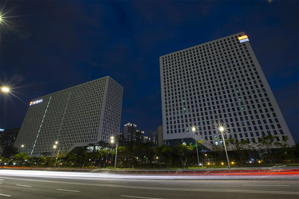 .호반그룹이 세계환경의 날을 맞아 퇴근 후 지정 시간 동안 사옥 조명 전체를 소등했다. (사진제공=호반그룹)