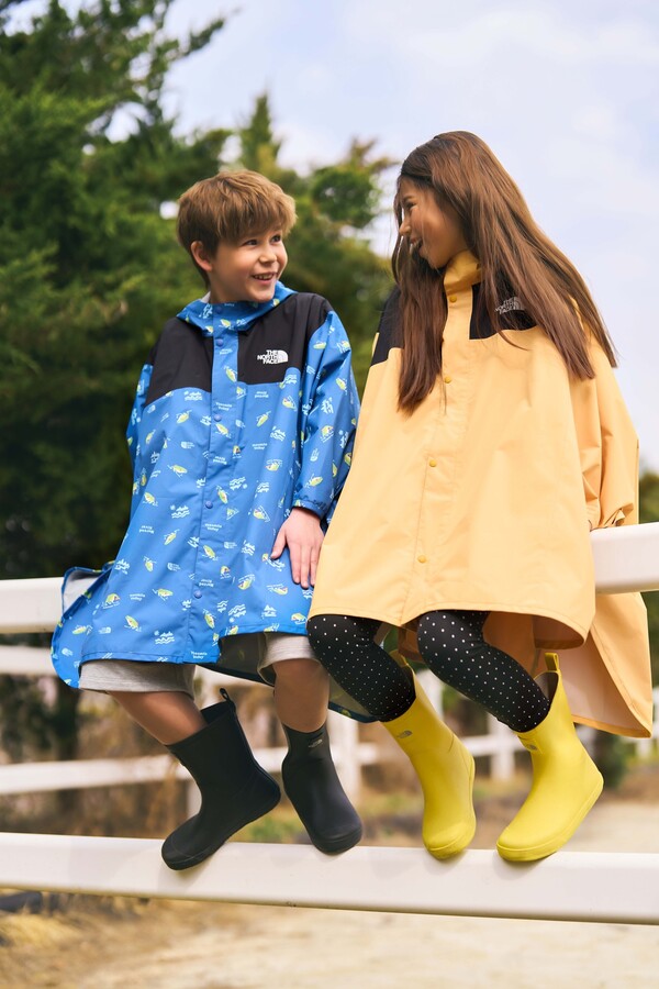 노스페이스 키즈 마운틴 판초와 키즈 클래식 레인 부츠