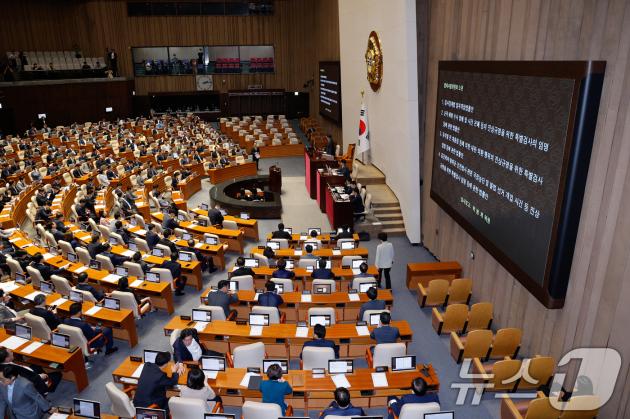 우원식 국회의장이 5일 오후 서울 여의도 국회 본회의에서 검사징계법 일부개정법률안과 3특검법 상정을 알리고 있다. 2025.6.5/뉴스1 ⓒ News1 안은나 기자