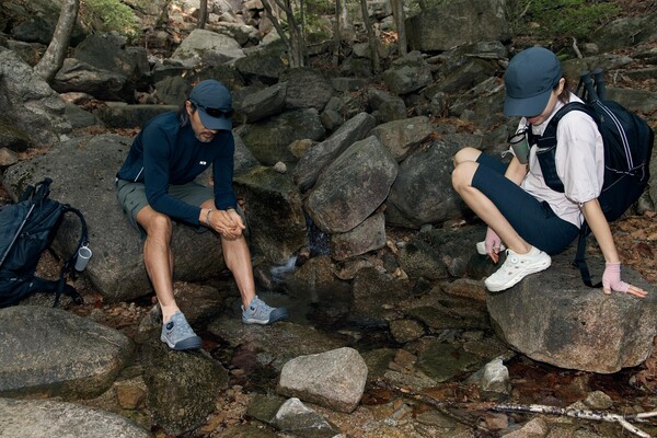K2는 여름을 겨냥해 계곡 산행부터 일상까지 착용이 가능한 기능성 아웃도어 샌들 2종을 출시했다. (사진=K2)