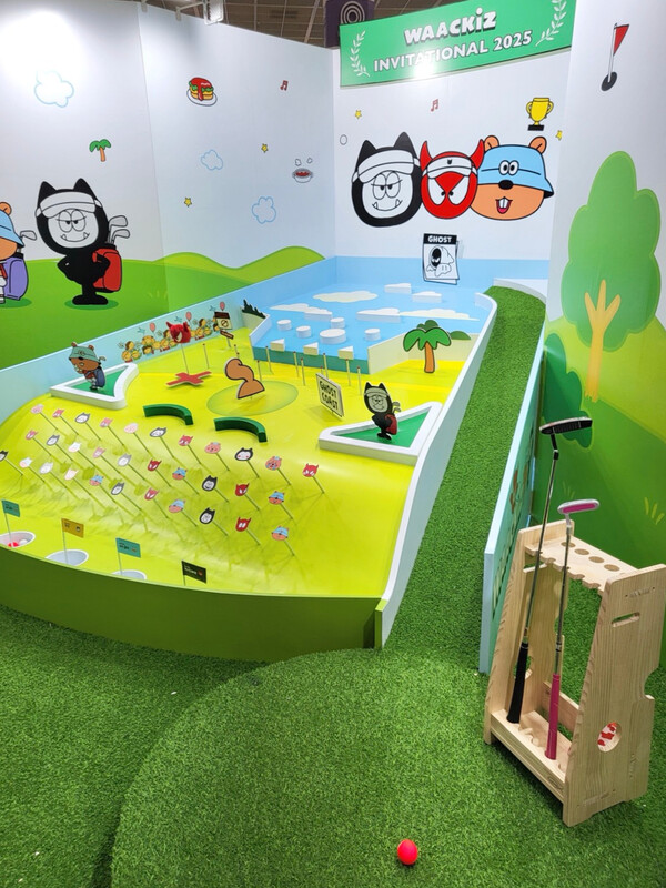  '캐릭터 라이선싱페어 2025'에 전시된 와키즈 퍼팅 챌린지 게임존 (사진제공=왁)