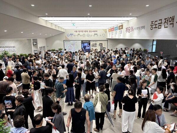 힐스테이트 회룡역파크뷰 견본주택이 많은 인파로 붐볐다. (사진제공=현대건설)