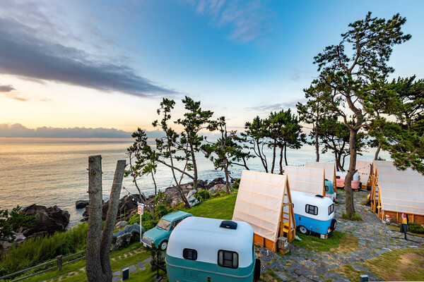 부산 기장 더 무빙 카라반 캠핑장 이미지