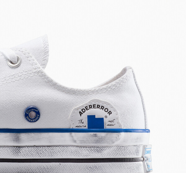 컨버스가 패션 브랜드 아더에러와 협업해 출시한 한정판 스니커즈 '시그니피컨트 척70'