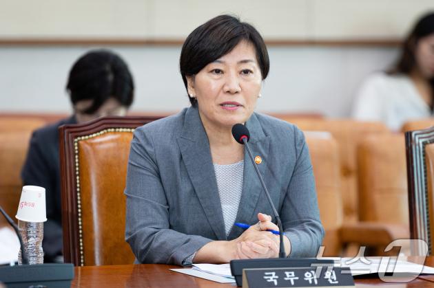 송미령 농림축산식품부 장관이 1일 서울 여의도 국회에서 열린 제427회 국회(임시회) 법제사법위원회 제5차 전체회의에 출석해 의원 질의에 답하고 있다. 2025.8.1/뉴스1 ⓒ News1 유승관 기자