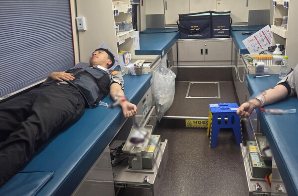 대한전선 당진공상 임직원들이 헌혈을 하고 있다. (사진=호반그룹)