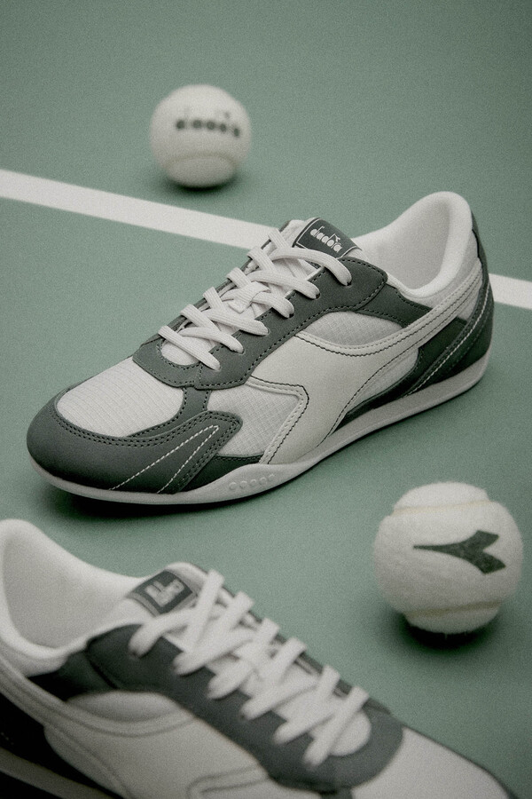 벨루나 로우 바이 팜즈 스니커즈 (사진=디아도라)