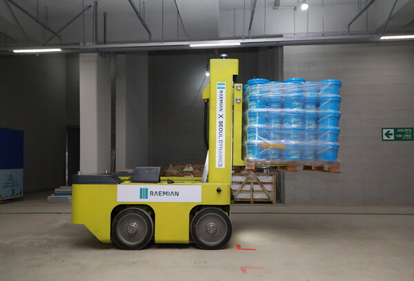 자율주행 지게차 시연 모습 (사진=삼성물산)