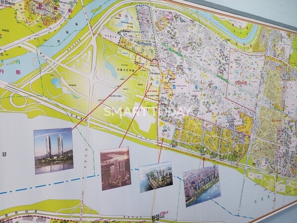 성수4지구 부근 공인중개사 내벽에 부착된 성수전략정비구역 지도. [출처=김종현 기자]