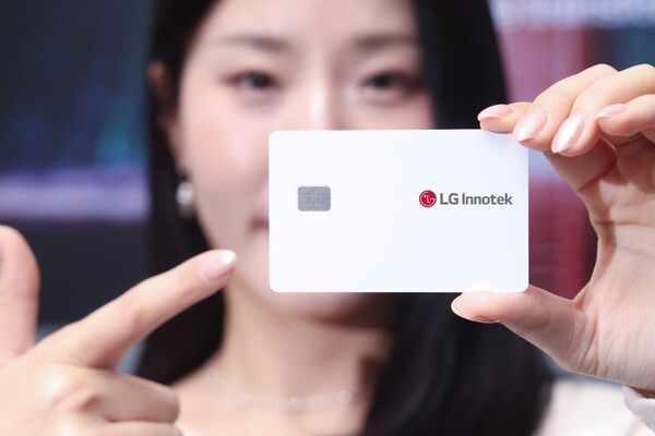 LG이노텍의 차세대 스마트 IC 기판. LG이노텍 제공